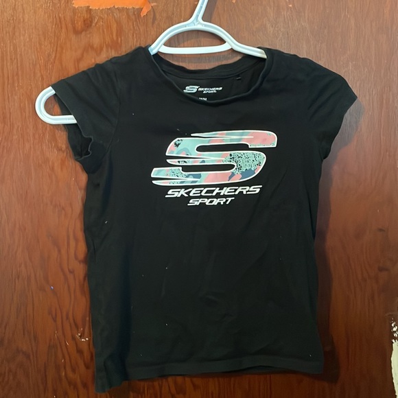 Two sketchers t-shirts in pink and black size 8 (girls) - Picture 4 of 5
